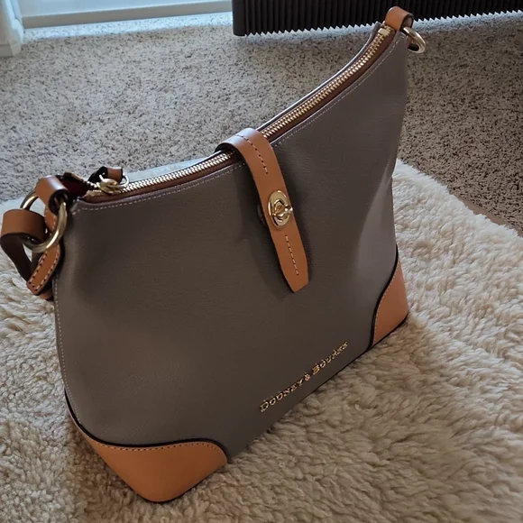 NWOT Dooney & BourkeEssex Carrier Saddle Tan and Coffee Hobo 🤎🐎